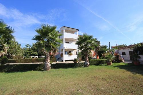 Apartments and Rooms Ana Pomer