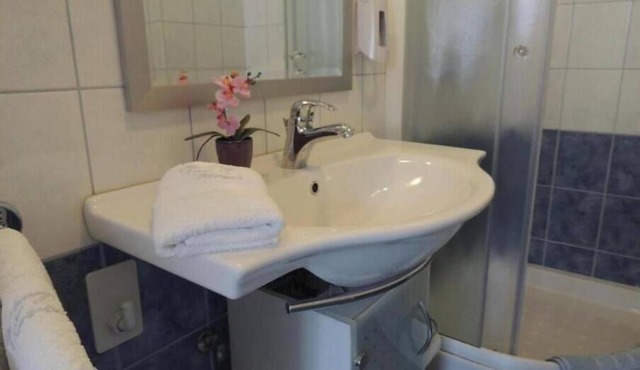 Apartments and Rooms Tavcar Double + Budget Double Room in Bled