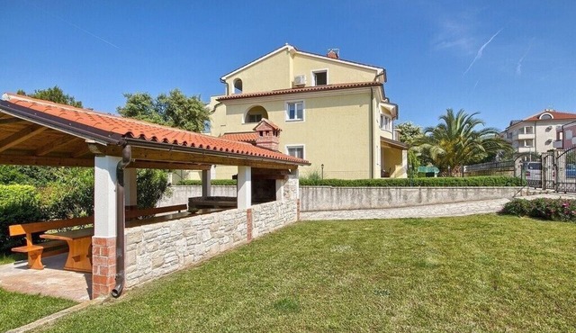 Apartments Anton, (13976), Premantura, hr