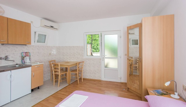 Apartments Bibijana- Superior Studio Apartment with Patio and Sea View (APARTMAN 4)