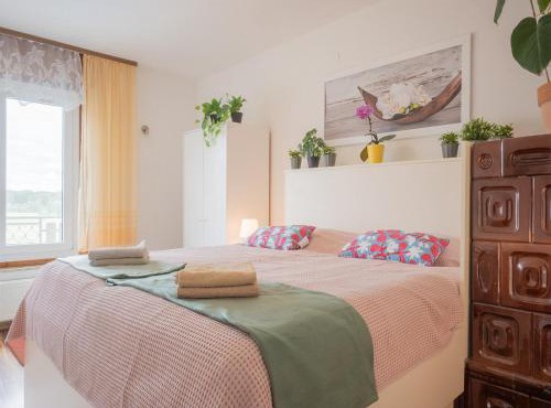 Apartments Bukor with seasonal pool in Lukovica