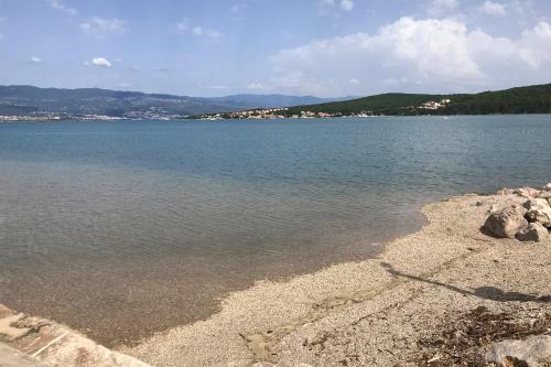 Apartments by the sea Cizici, Krk - 22430 in Dobrinj