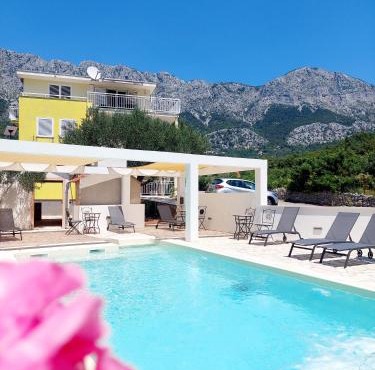 Apartments Dia in Zaostrog