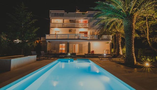 Apartments for 12 with Pool and Terrace in City in Novalja