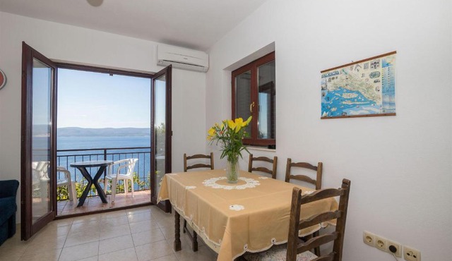 Apartments Gordana in Mimice
