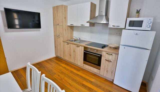 Apartments Lenka - Two Bedroom Apartment with Garden Terrace A4 in Sutivan