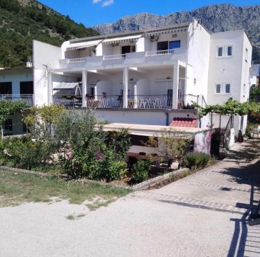 Apartments Melly in Zaostrog