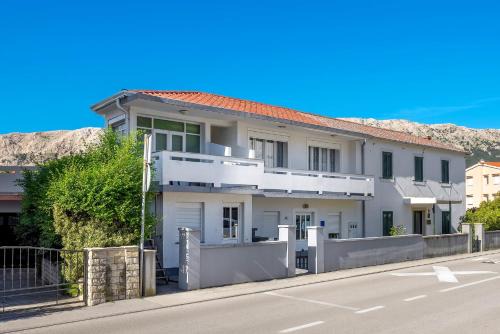Apartments Nada & Ivan with Terrace in Baška