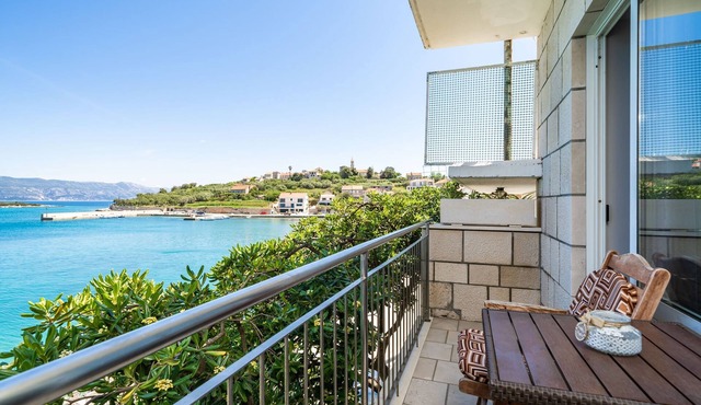 Apartments Nikolina (LU) - Studio with Sea View (3 Adults)