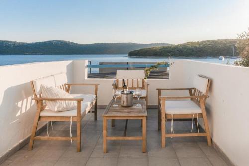 Apartments on island Molat next to the sea - by TA Leut Agency in Brgulje