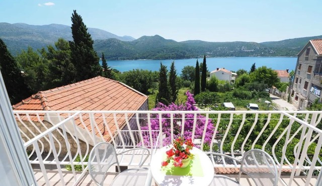 Apartments & Room Eva Slano- Double Room with Balcony and Sea View in Slano
