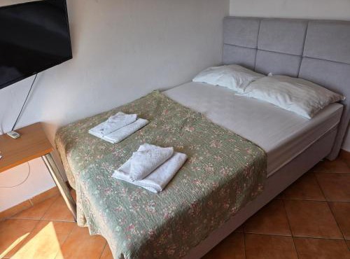 Apartments & rooms Lucie