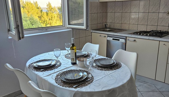 Apartments Sea and Pine in Jelsa