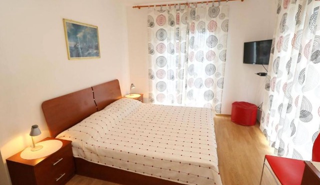 Apartments Trogrlić - Two-Bedroom Apartment with Balcony and Sea View