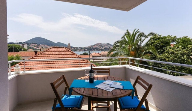 Apartments Villa Karmen - Two-Bedroom Apartment with Balcony and Sea View (Luči)