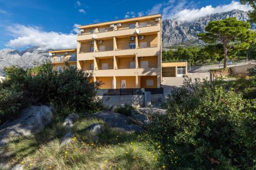 Apartments with parking space Krvavica, Makarska - 23540 in Baška Voda