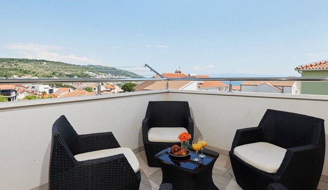 Appartement Adria mit Meerblick und Gemeinschaft by Interhome in Trogir/Okrug Donji