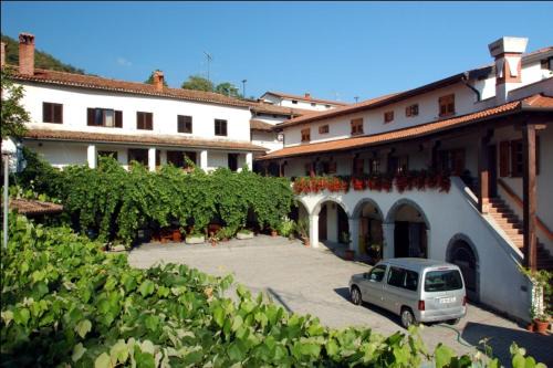 Arkade turizem in Crnice