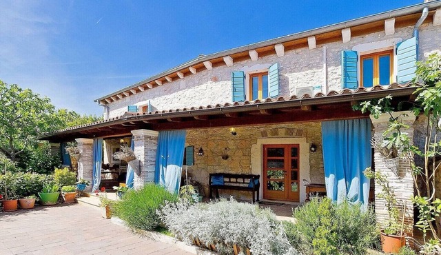 Authentic Istrian Villa Kazun with Pool in Marcana