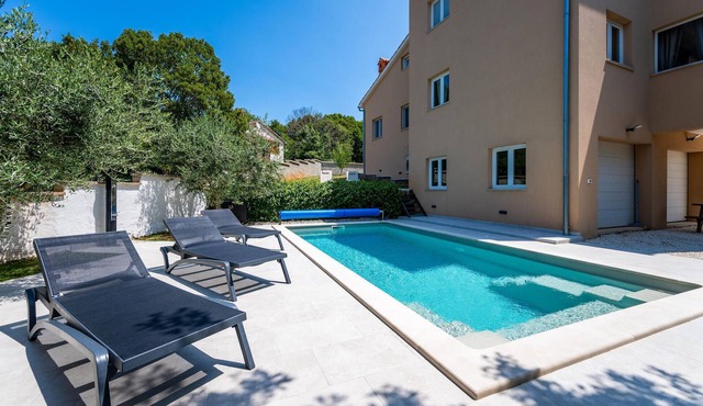 Awesome apartment in Beloci