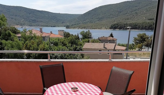 Awesome apartment in Cres with house sea view