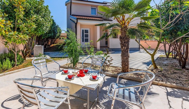 Awesome apartment in Fazana with WiFi