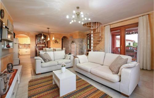 Awesome Apartment In Galizana With Wifi in Galižana