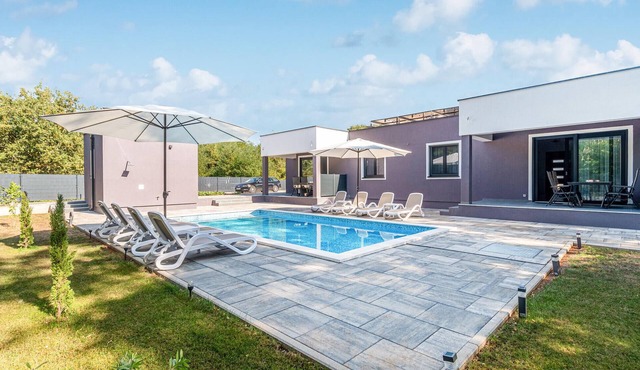 Awesome apartment in Nedescina with swimming pool
