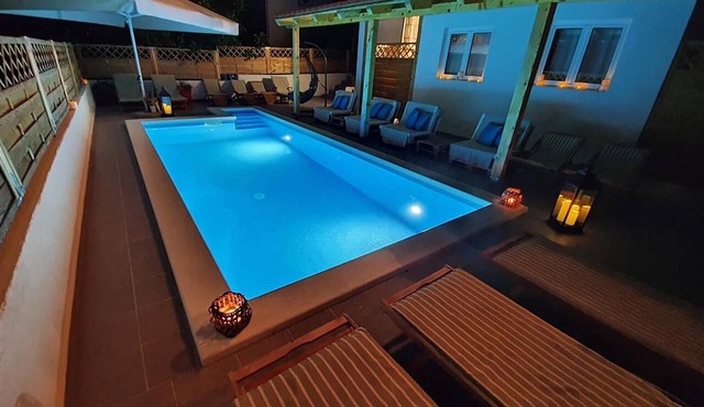 Awesome apartment in Hvar with swimming pool
