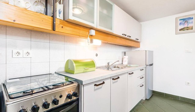 Awesome apartment in Lovran with WiFi