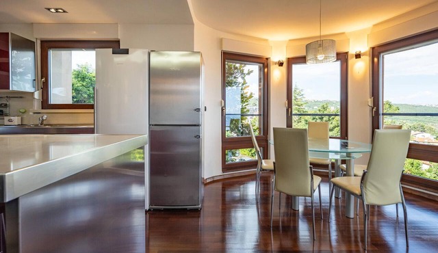 Awesome apartment in Opatija with house sea view