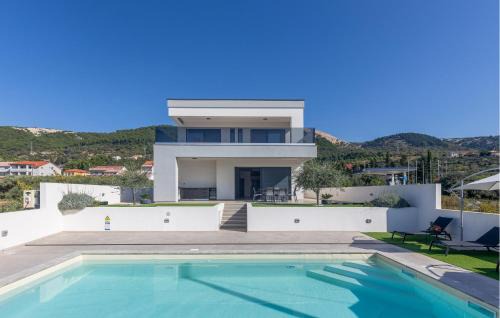 Awesome Home In Banjol