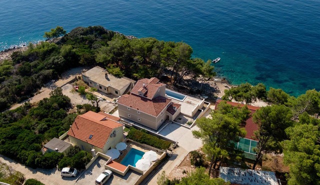 Awesome home in Blato