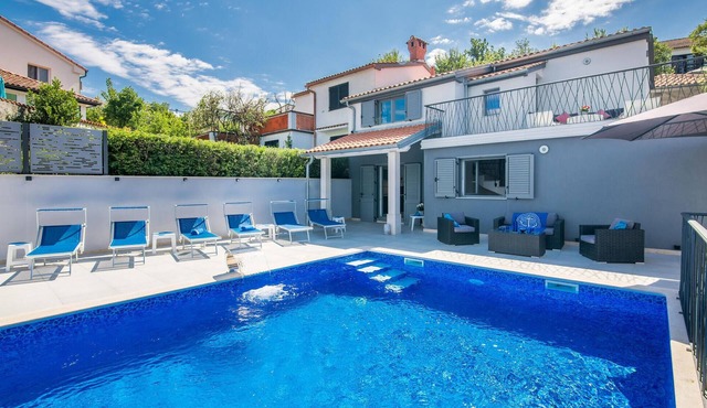 Awesome home in Dobrinj