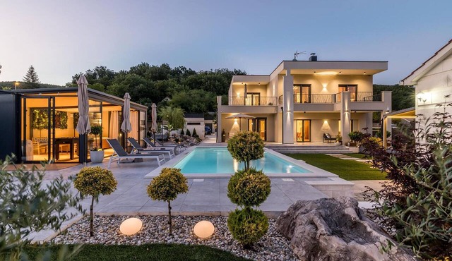 Awesome home in Drnis in Drnis