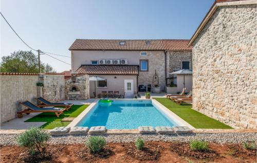 Awesome Home In Duga Uvala