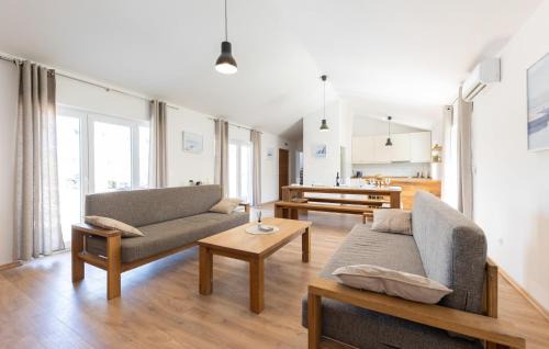 Awesome Home In Grubine in Grubine