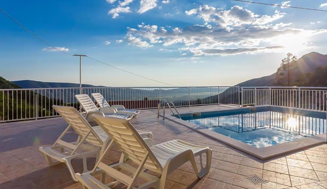 Awesome home in Gruda