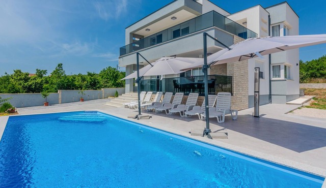 Awesome home in Slivnica Donja