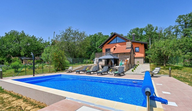 Awesome home in Kapela