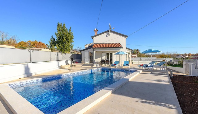 Awesome home in Kastelir