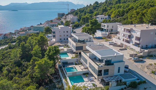 Awesome home in Komarna