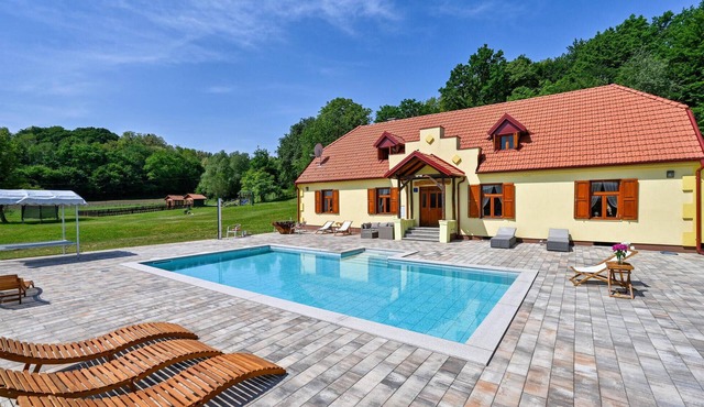 Awesome home in Konjscina