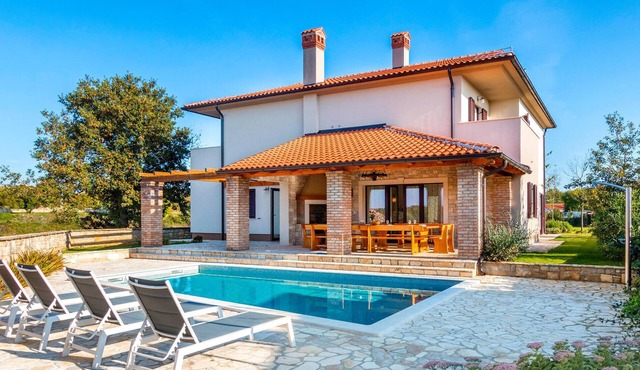 Awesome home in Krmed