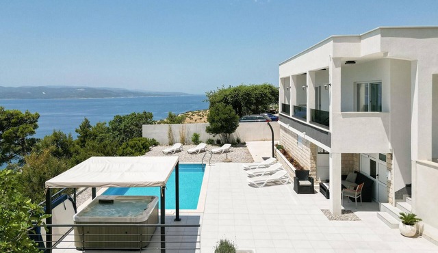 Awesome home in Makarska