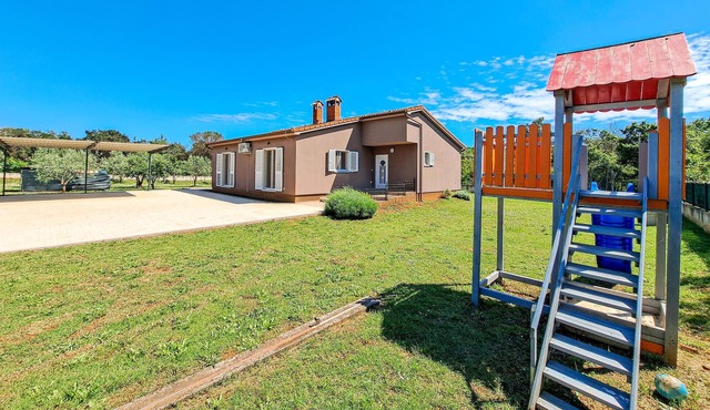 Awesome home in Pula with WiFi