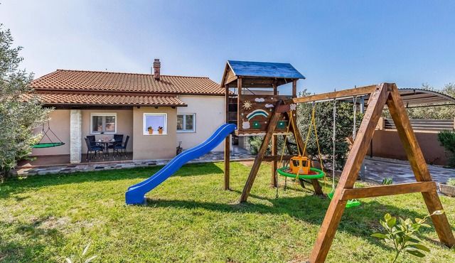 Awesome home in Pula with WiFi in Pula