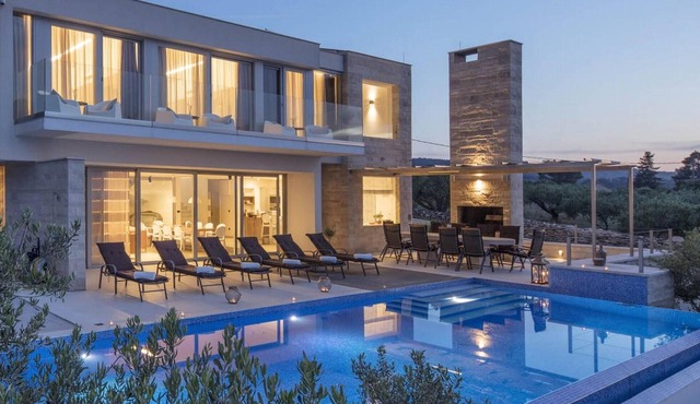 Awesome home in Splitska with sauna in Splitska