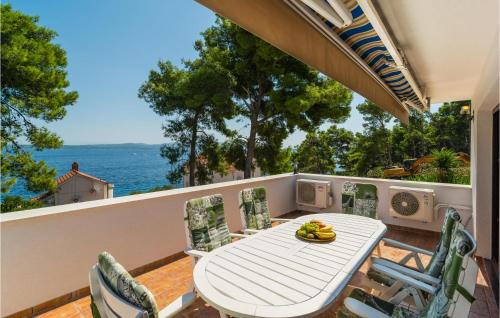 Awesome Home In Stomorska With House Sea View
