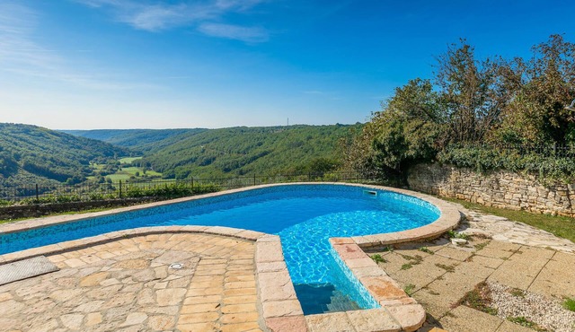 Awesome home in Tinjan in Tinjan